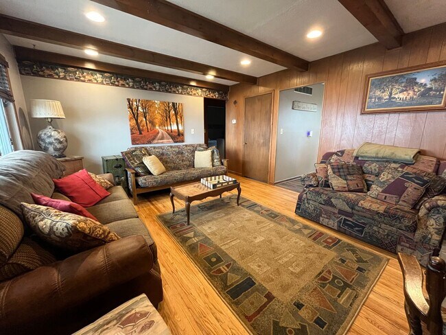 Foto del edificio - Fully Furnished Lake Home Available Sept. 15th, thru May 15th