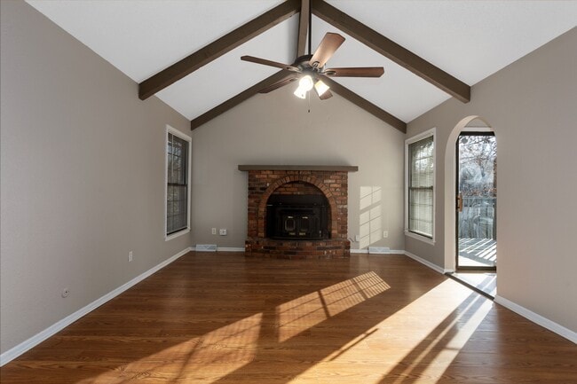 Foto del edificio - 331 S Shrank Ave