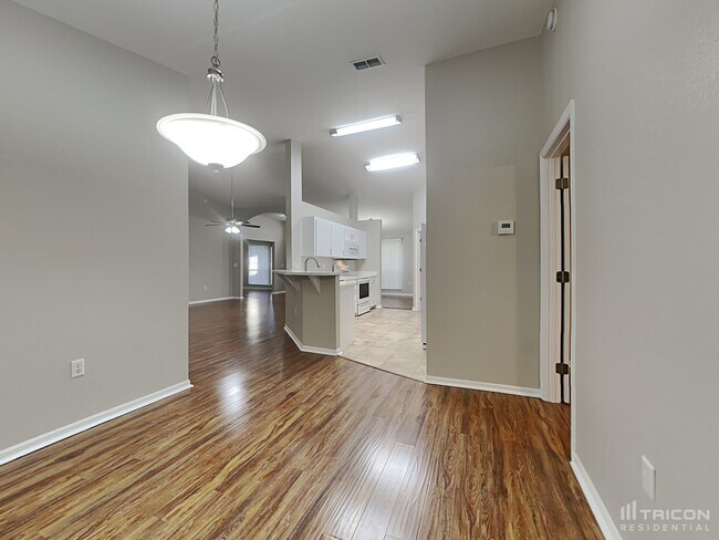 Building Photo - 415 Carriage Crossing Cir