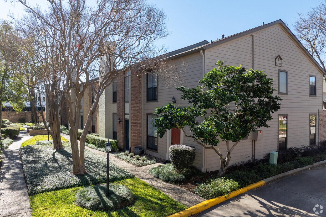 Alternate - River Oaks Place Condominiums