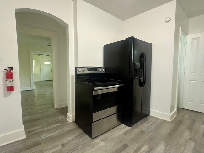 Building Photo - 3245 Boulevard Pl