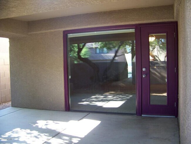 Foto del edificio - 3 Bed. 2 Bath Contemporary Home, Convenien...