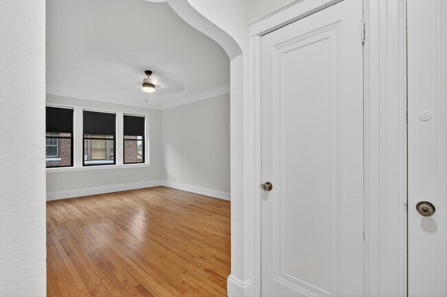 Building Photo - 137 Englewood Ave