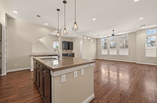 Building Photo - 5211 Eigel St