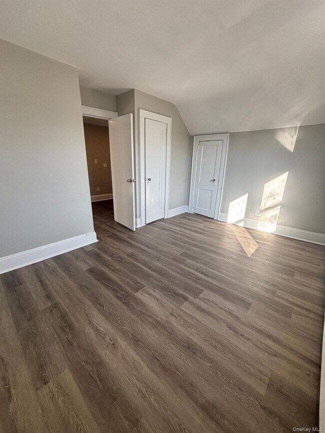 Building Photo - 127 E Chester St