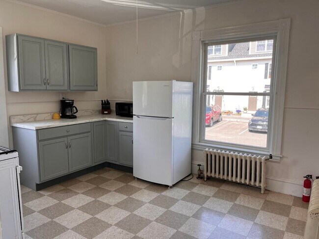 Building Photo - 408 Porter St