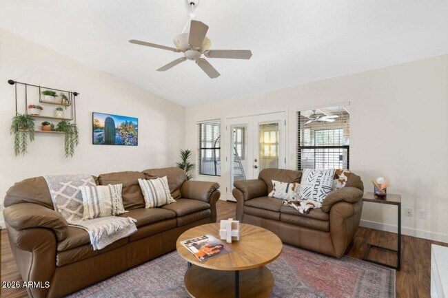 Foto del edificio - 8742 E San Daniel Dr