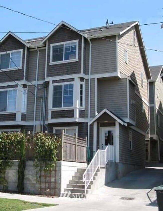 Building Photo - 162 15th Ave