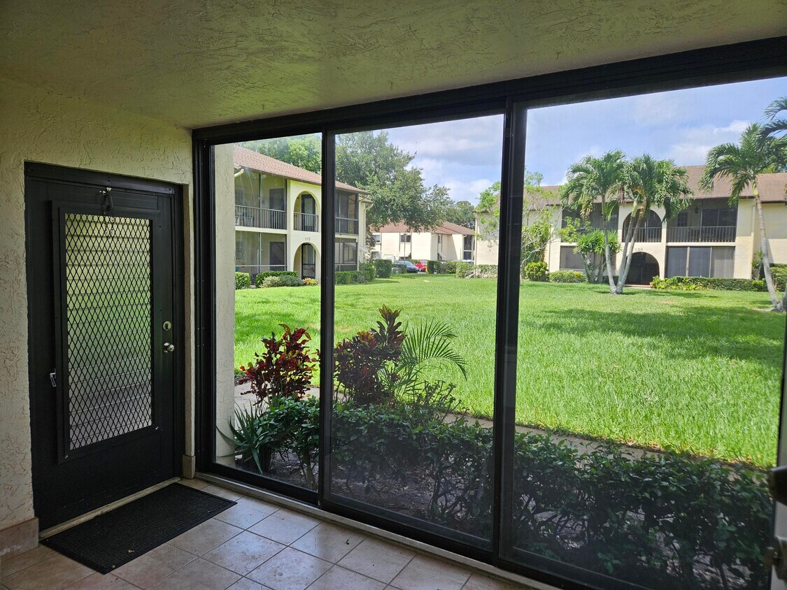 107 Lake Pine Cir Unit C1, Greenacres, FL 33463 Condo for Rent in