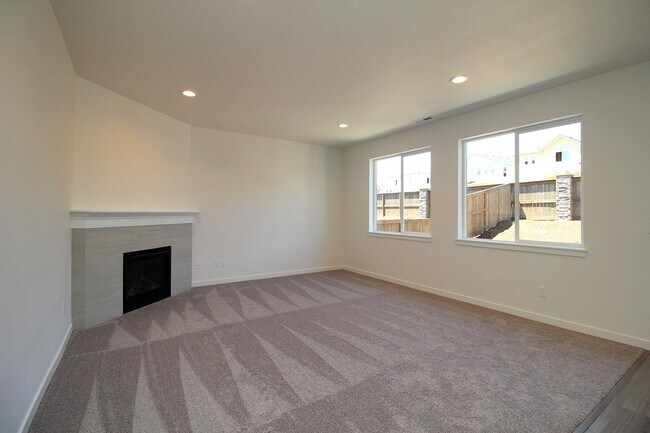 Building Photo - Newly Built 3 Bed/2.5 Bath Home in Pleasan...