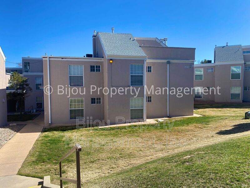 Primary Photo - 3530 Parkmoor Village Dr