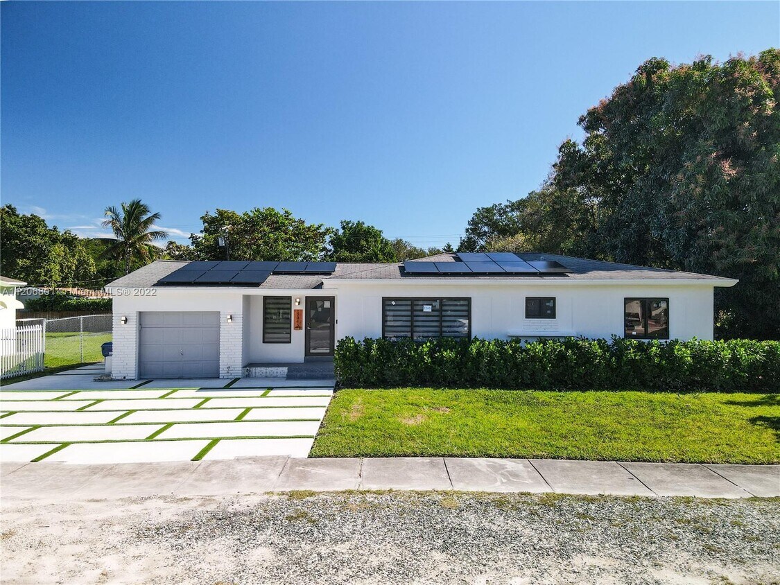 Primary Photo - 12945 NW Miami Ct
