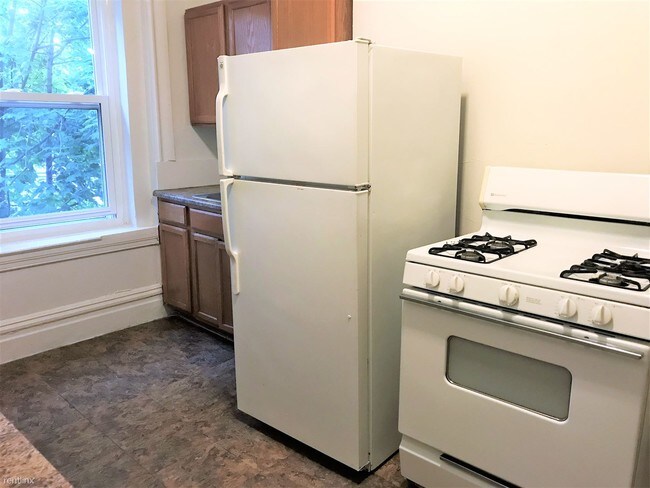 Building Photo - 1 br, 1 bath  - 705 N Saint Clair St  August
