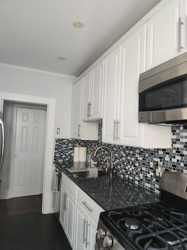 Foto del edificio - 6046 Woodbine St