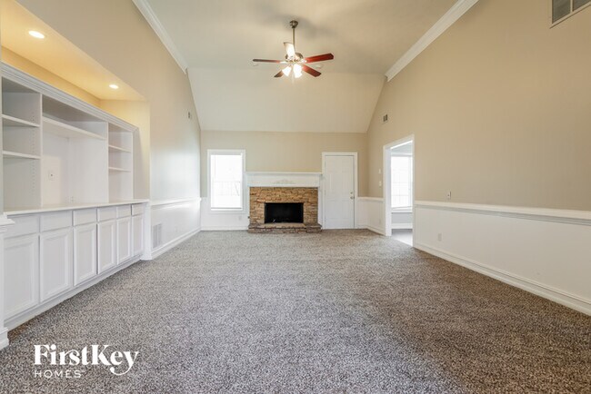 Building Photo - 715 Roland Manor Dr