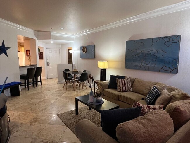 Building Photo - Meridian Unique 2/Bd 2/Ba St Tropez Floor ...