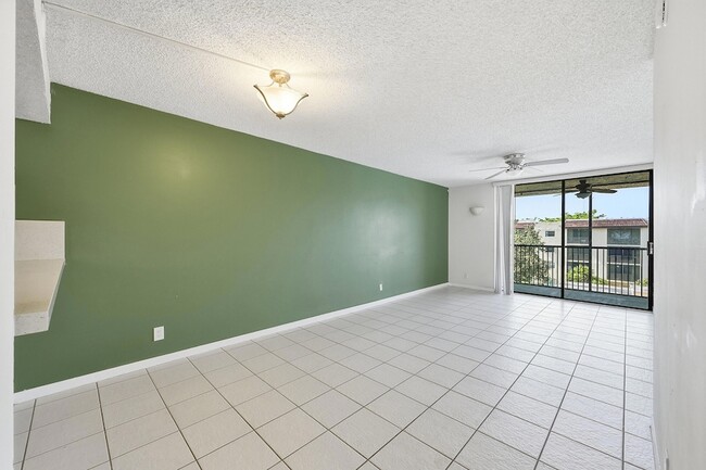 Building Photo - 10501 W Broward Blvd
