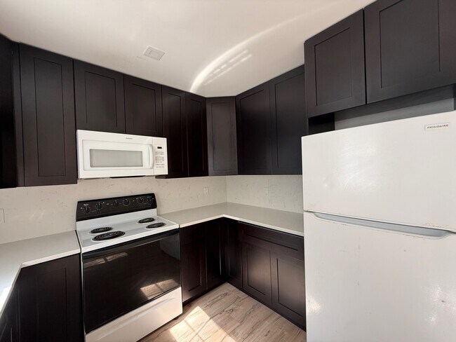 Foto del edificio - 1100 Pineland Ave