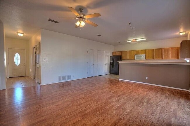 Foto del edificio - 3 bed 2 bath single level home