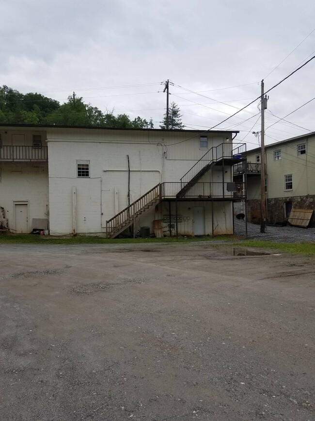 Foto del edificio - 3000 Old Cullowhee Rd