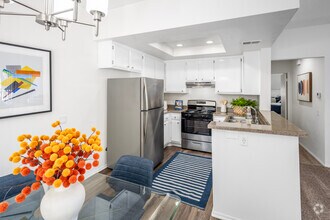 Interior Photo - Wimbledon Glen