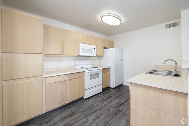 3BR, 2BA - 1,108SF - Kitchen - Fountain Springs