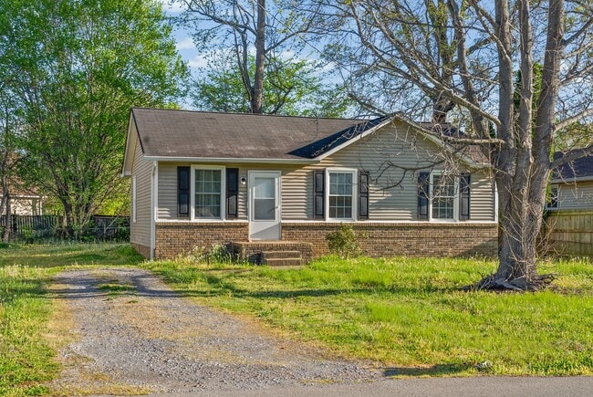 Building Photo - 3 Bedroom Pet Friendly Home For Rent!