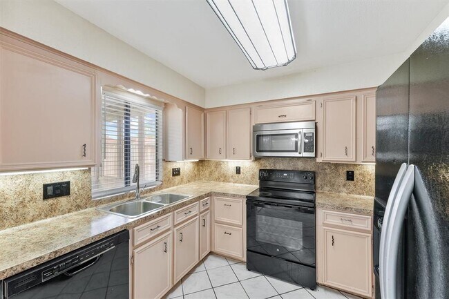 Foto del edificio - 18746 Shannon Glen Ln