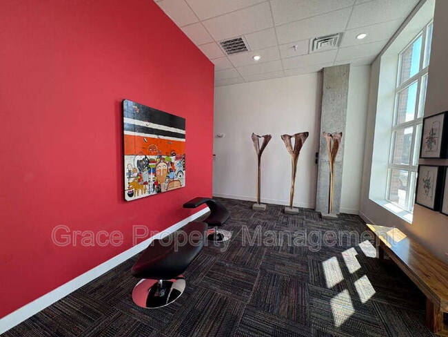 Building Photo - 3500 S Corona St