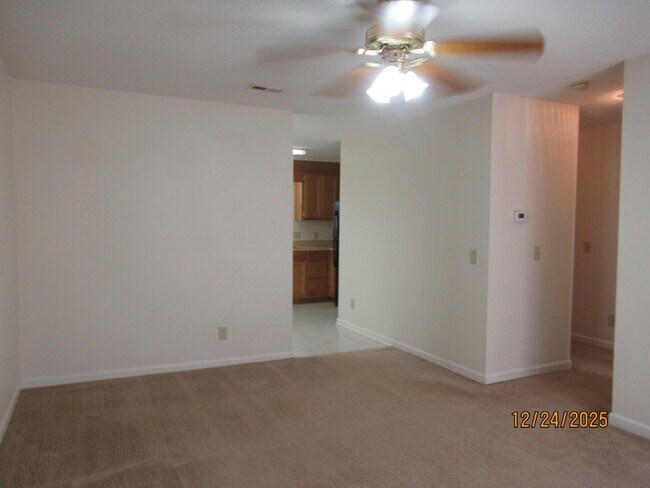 Foto del edificio - 251 Rast St