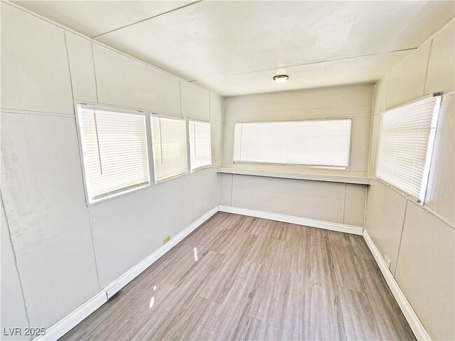 Building Photo - 2220 W Bell Vista Ave