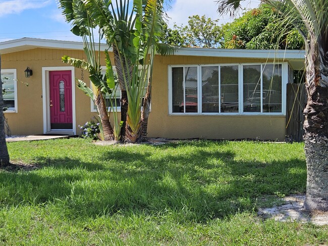 Building Photo - 1500 Bermuda Ave