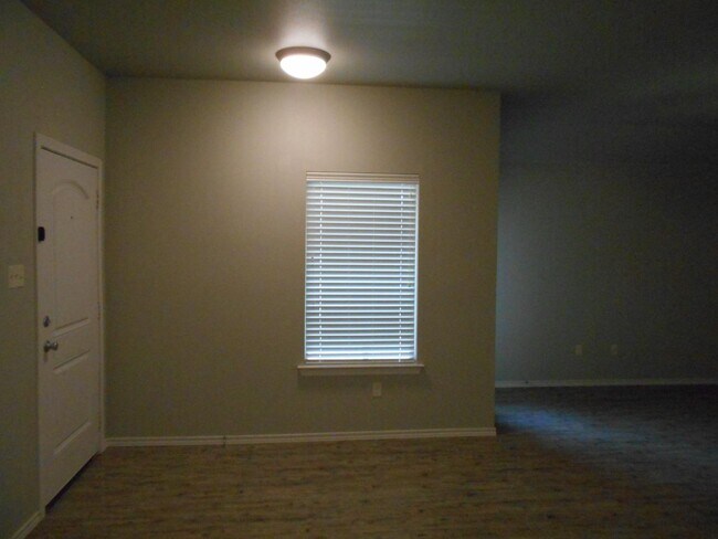 Foto del edificio - 9801 Avenue W