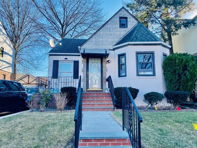 Foto del edificio - 69-21 Utopia Pkwy