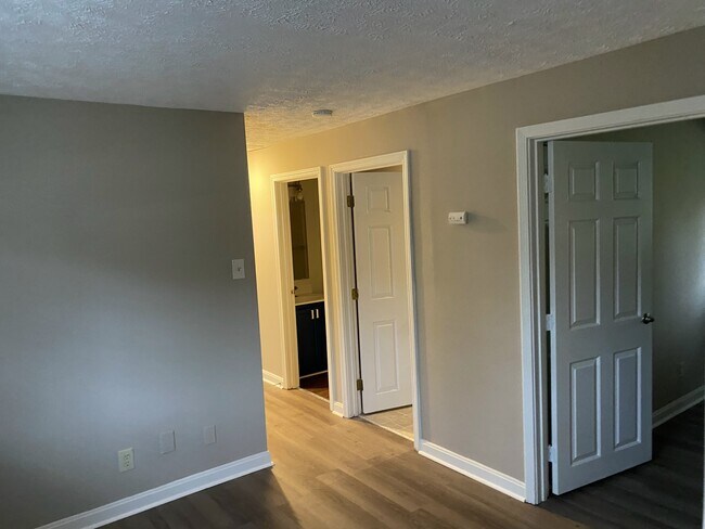 Building Photo - 2206 Janes Ln