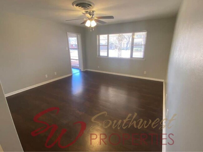 Building Photo - Spacious, lovely 3 bedroom in excellent area