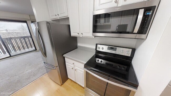 Building Photo - 1 br, 1 bath Condo - 1225 S Maple Rd Apt 306