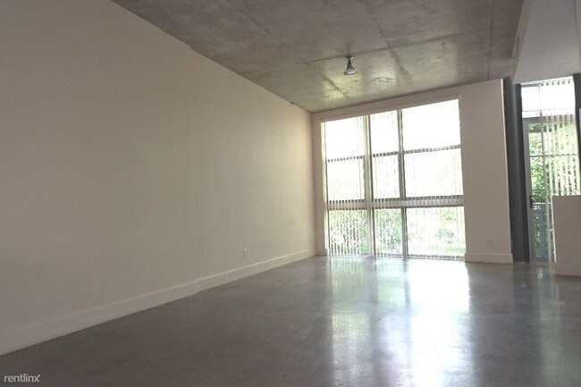 Building Photo - 2 br, 2.5 bath  - 717 SE 12th Ct Apt 8