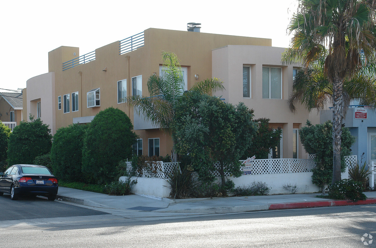 Building Photo - 3401 S El Camino Real