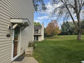Building Photo - 17490 Pond Cir