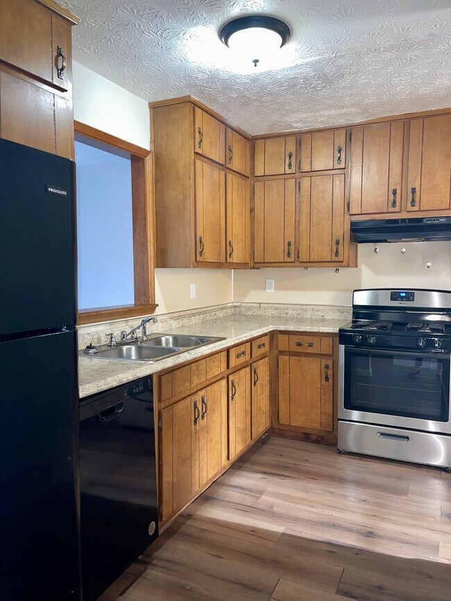 Building Photo - 5882 Sheldon Ct