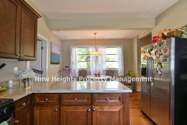 Building Photo - 94 San Souci St