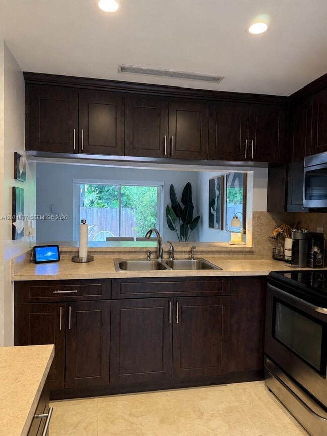 Building Photo - 7483 SW 109th Ave