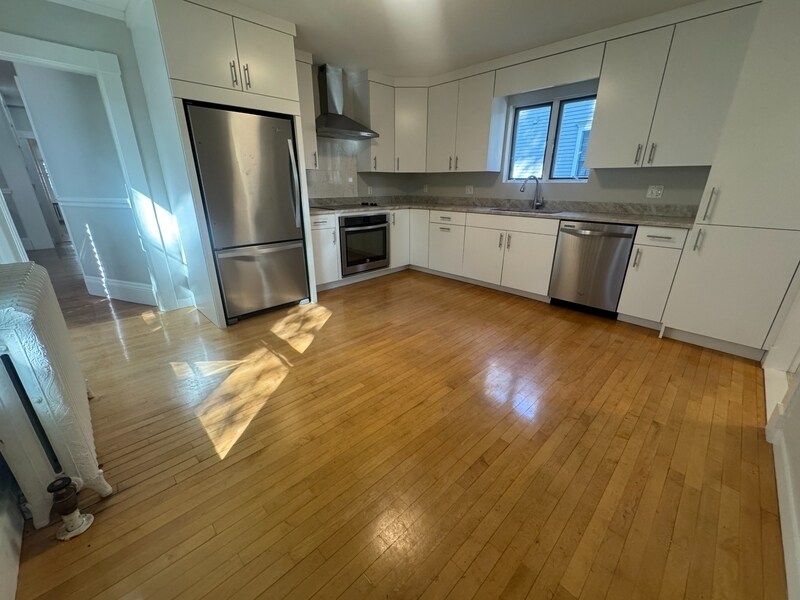 Primary Photo - 30 Carver St