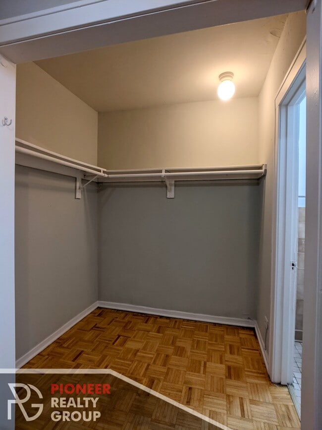 Building Photo - 737 W Belmont Ave