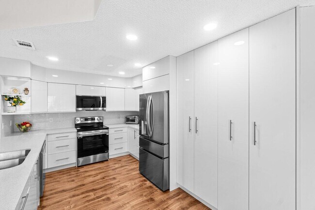 Foto del edificio - 4830 Brighton Lakes Blvd