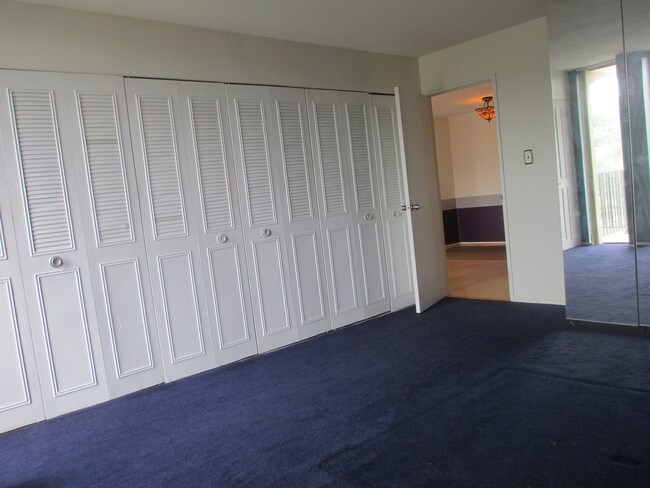 Building Photo - 4600 S Four Mile Run Dr