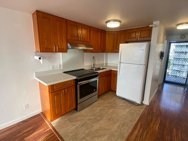 Foto del edificio - $2,250 - 2 Bdrm /  1Bath / 1-Parking @ Pla...