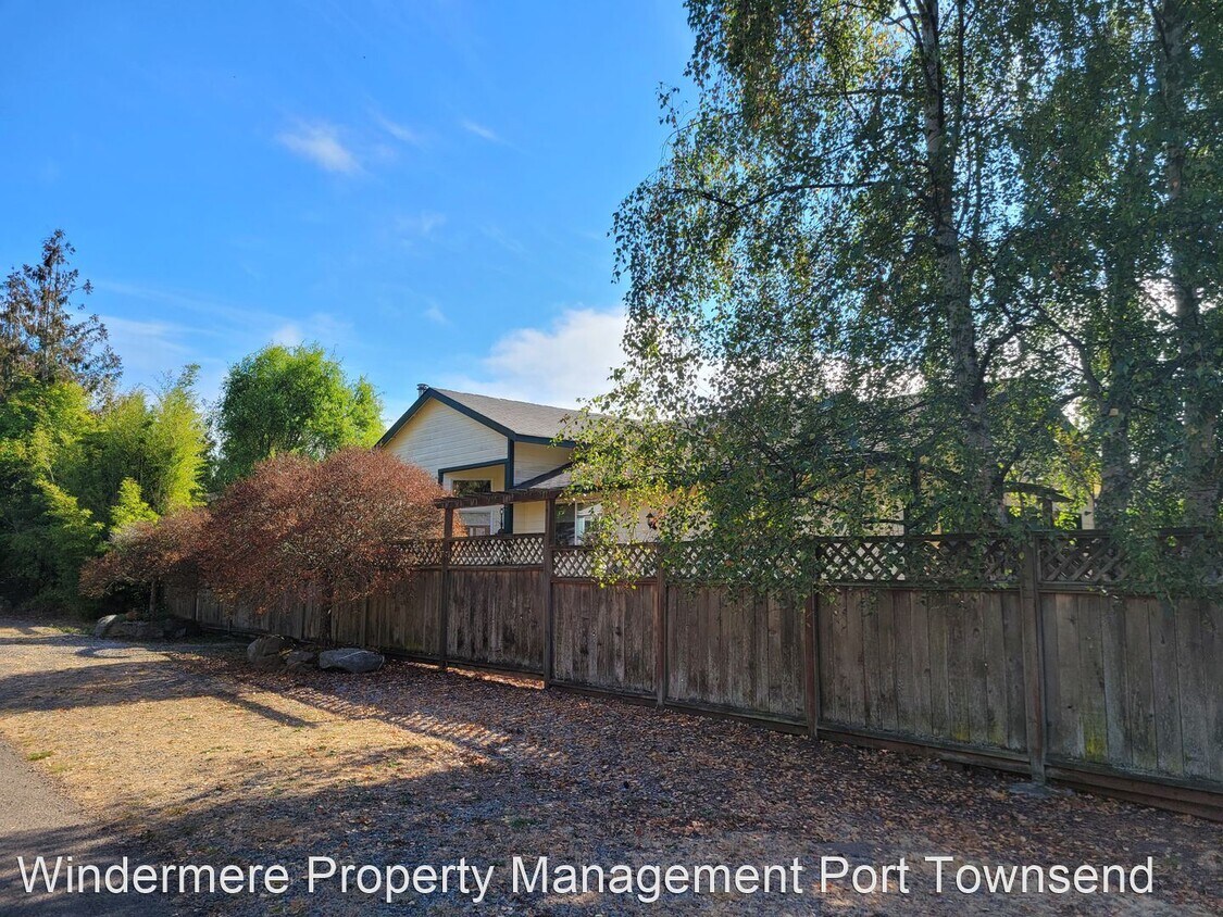 2 br, 2 bath House 3190 McClellan Street House Rental in Port