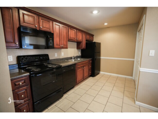 Building Photo - Southpointe - Water/Sewer Included